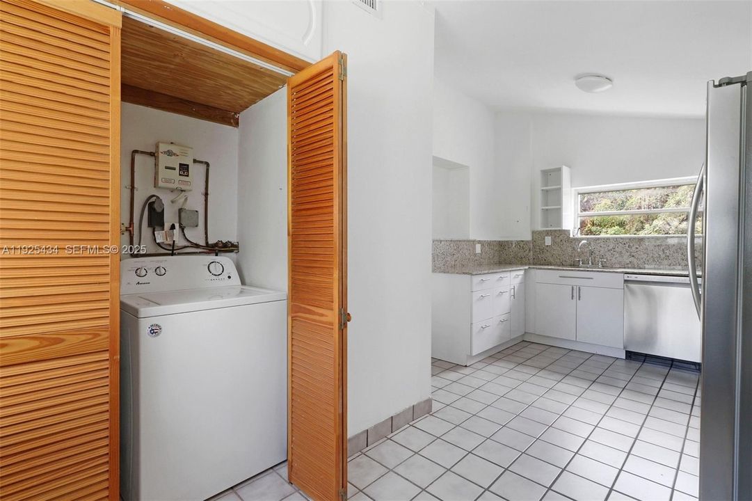 В аренду: $3,700 (3 спален, 2 ванн, 1235 Квадратных фут)