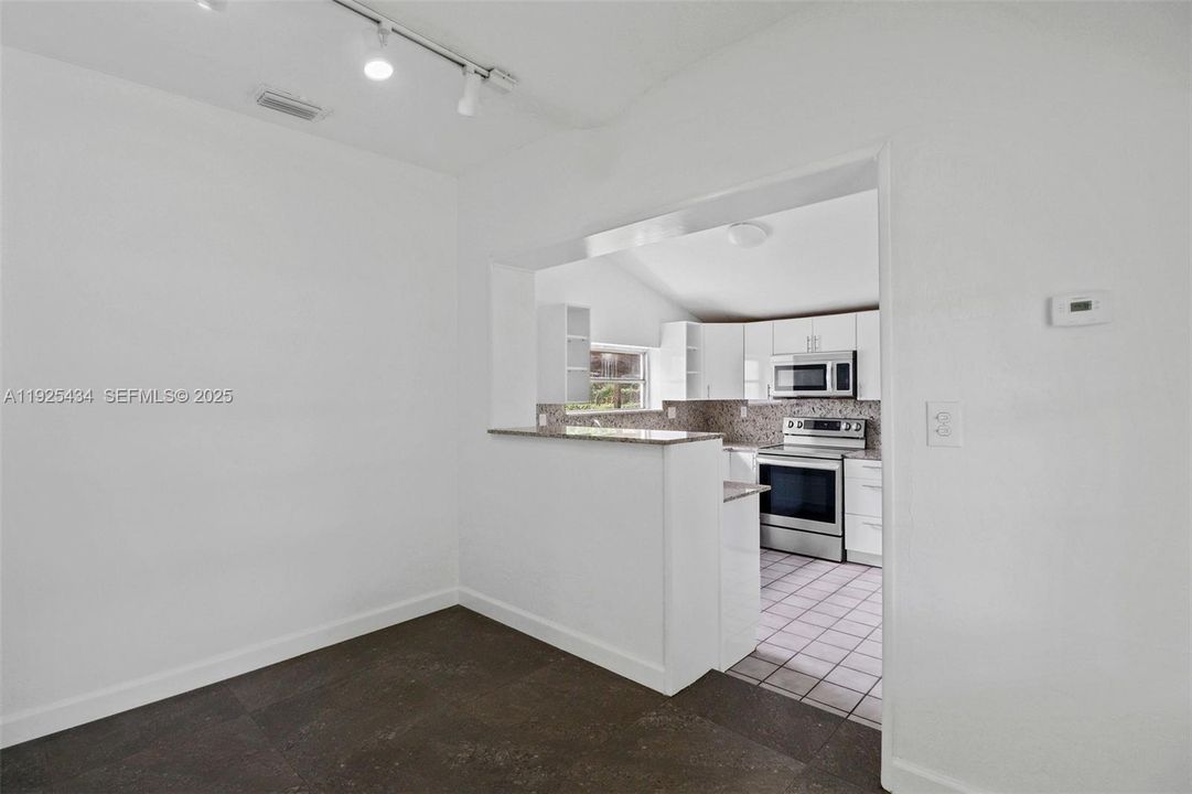 В аренду: $3,700 (3 спален, 2 ванн, 1235 Квадратных фут)