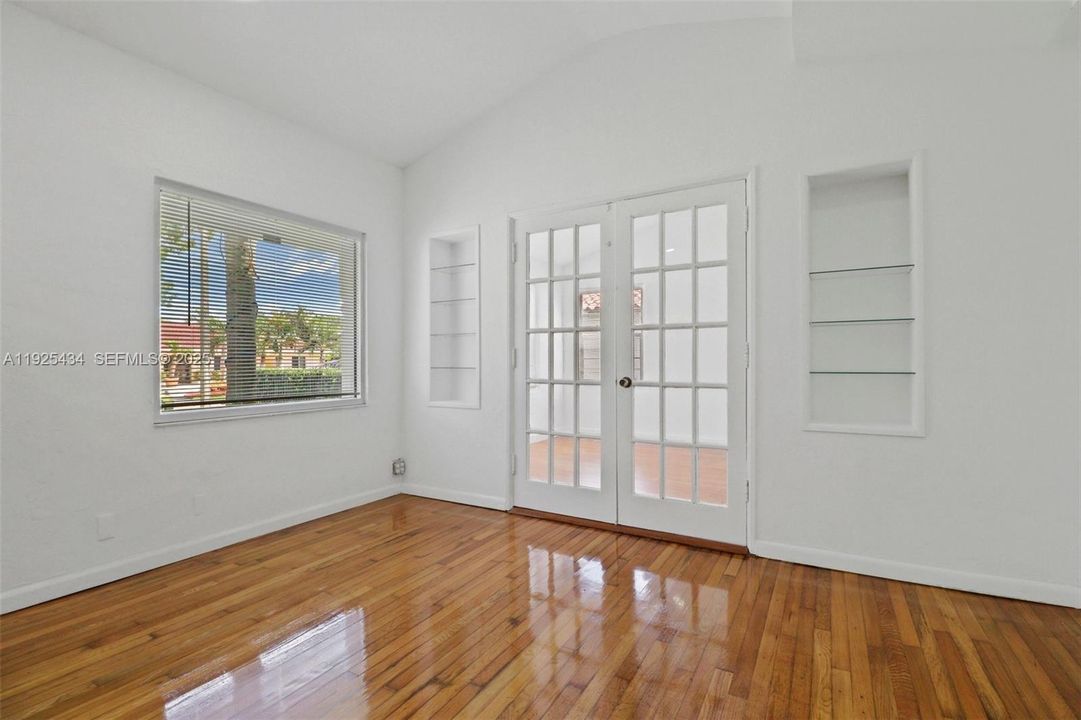 В аренду: $3,700 (3 спален, 2 ванн, 1235 Квадратных фут)