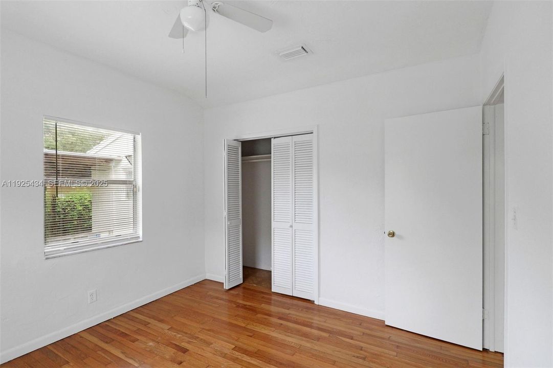 В аренду: $3,700 (3 спален, 2 ванн, 1235 Квадратных фут)