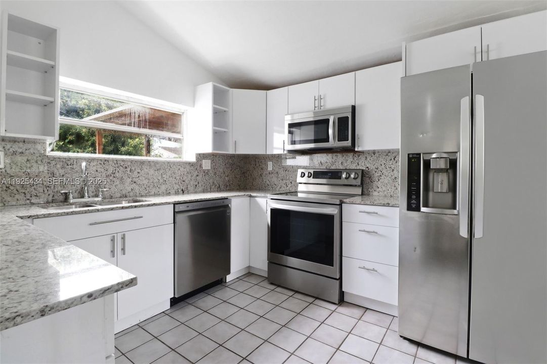 В аренду: $3,700 (3 спален, 2 ванн, 1235 Квадратных фут)