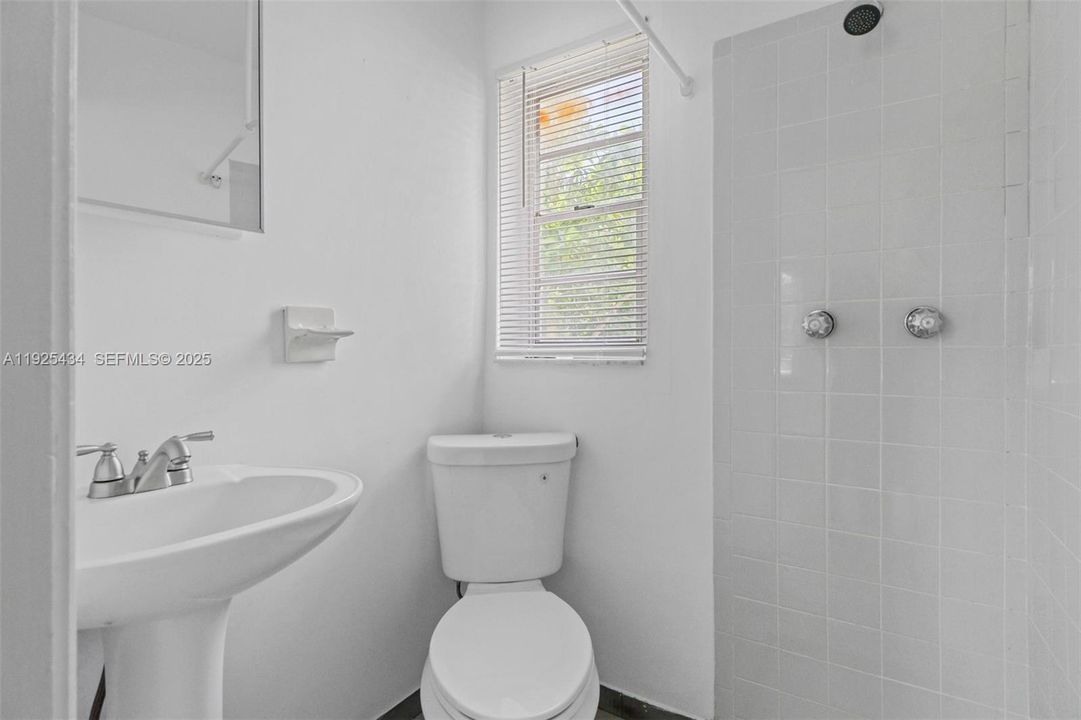 В аренду: $3,700 (3 спален, 2 ванн, 1235 Квадратных фут)