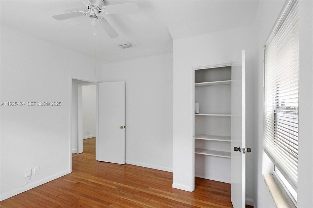 В аренду: $3,700 (3 спален, 2 ванн, 1235 Квадратных фут)