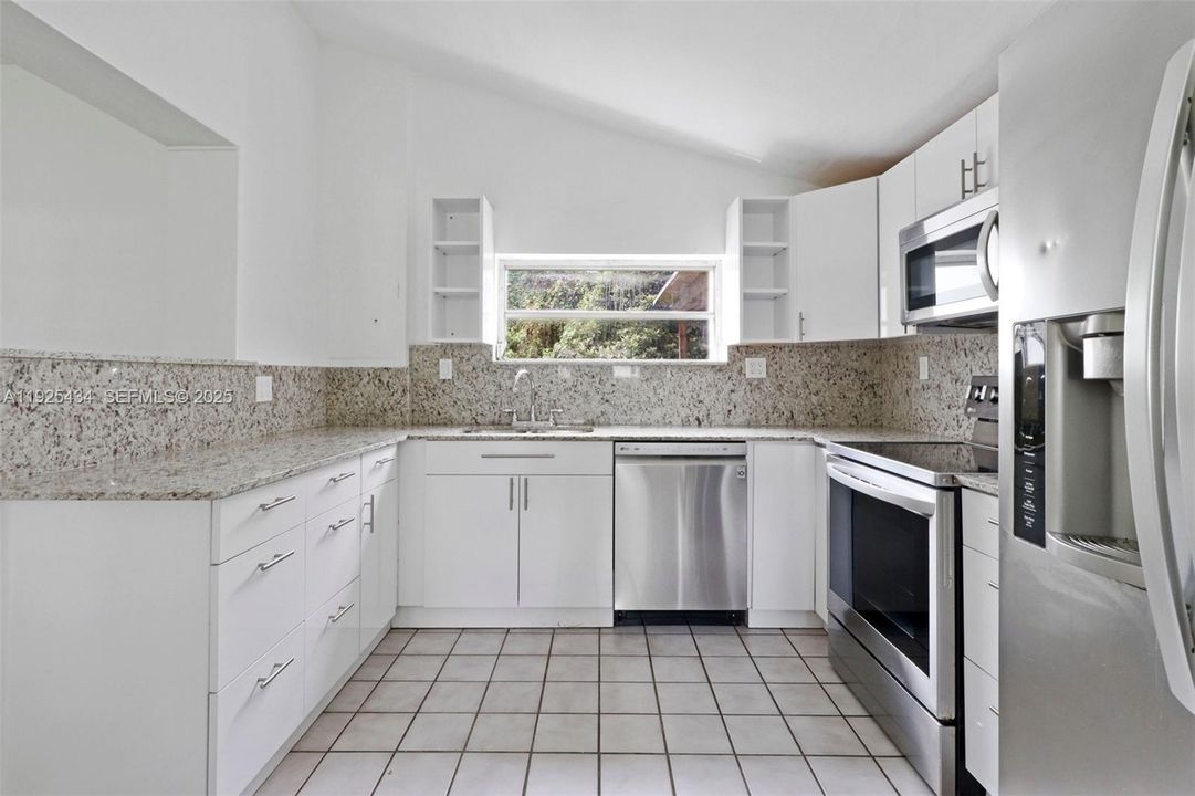 В аренду: $3,700 (3 спален, 2 ванн, 1235 Квадратных фут)