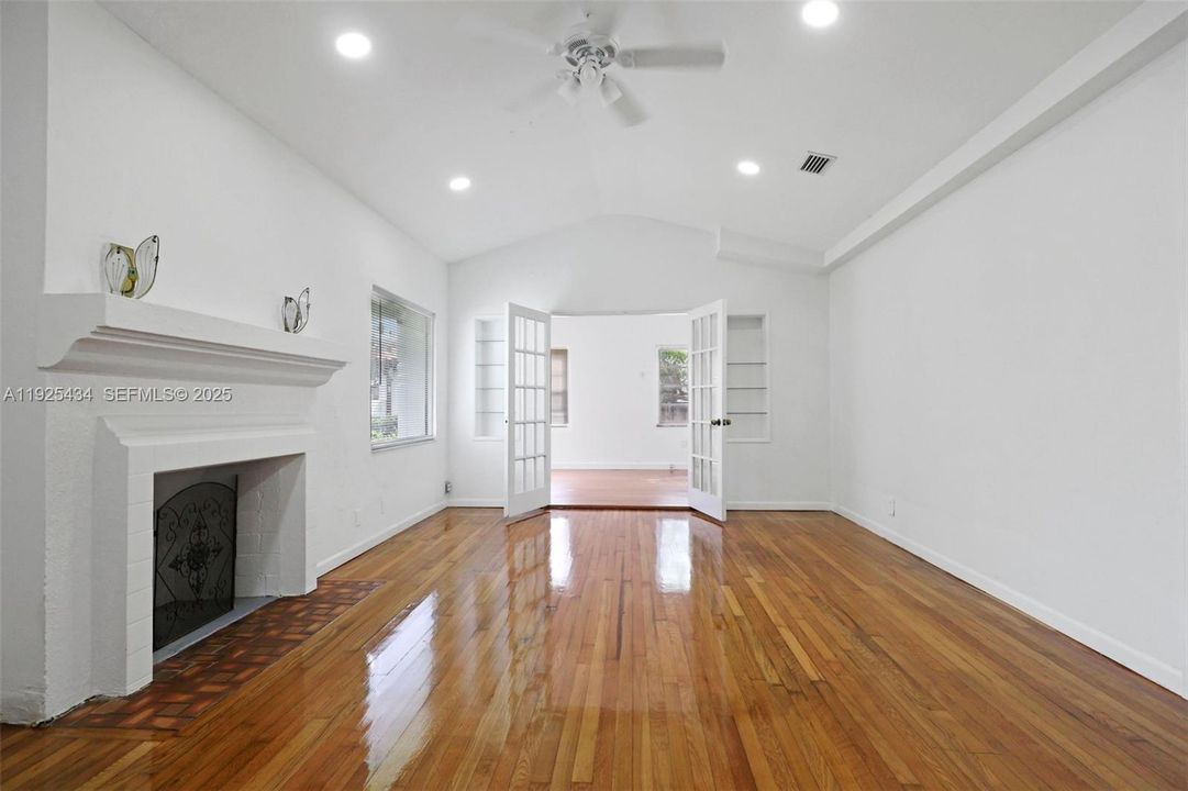 В аренду: $3,700 (3 спален, 2 ванн, 1235 Квадратных фут)