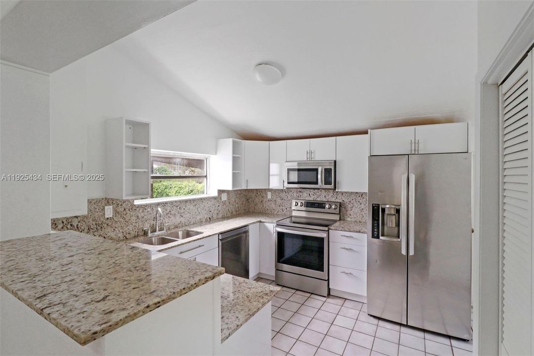 В аренду: $3,700 (3 спален, 2 ванн, 1235 Квадратных фут)