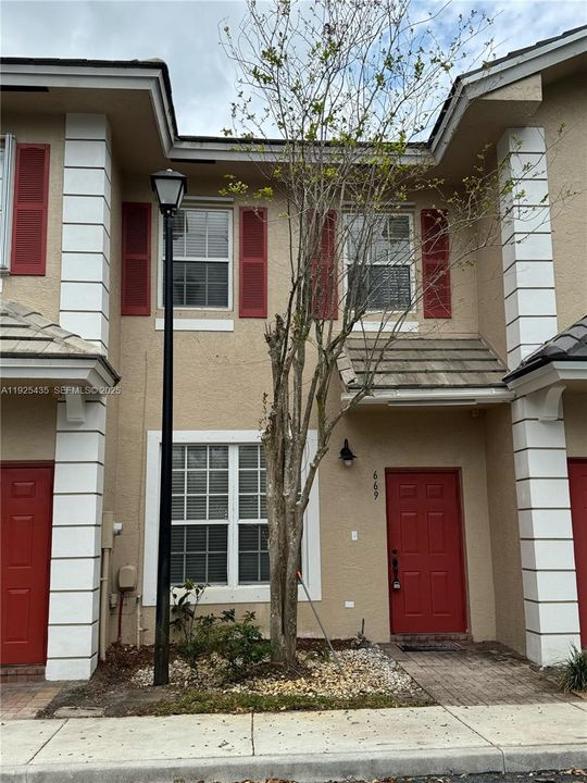 For Sale: $370,000 (2 beds, 2 baths, 1280 Square Feet)