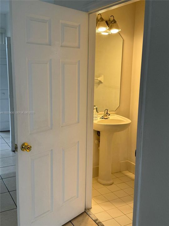 For Sale: $370,000 (2 beds, 2 baths, 1280 Square Feet)
