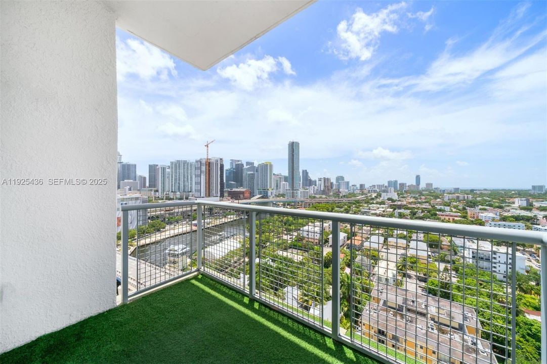 出租: $3,300 (2 贝兹, 2 浴室, 1009 平方英尺)