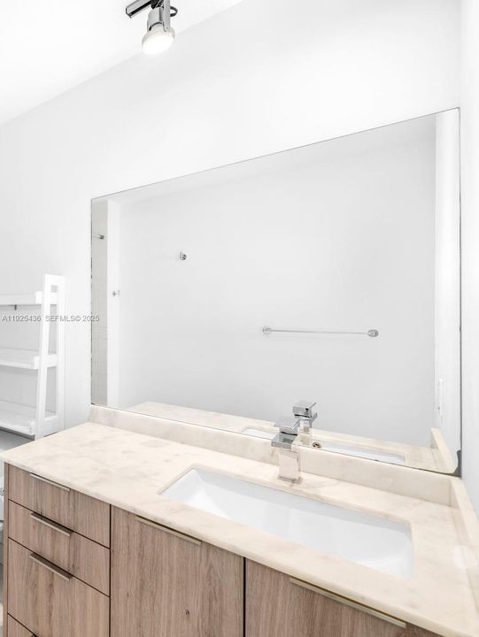 出租: $3,300 (2 贝兹, 2 浴室, 1009 平方英尺)