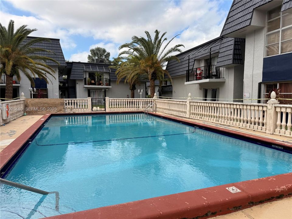 For Rent: $1,950 (2 beds, 1 baths, 780 Square Feet)