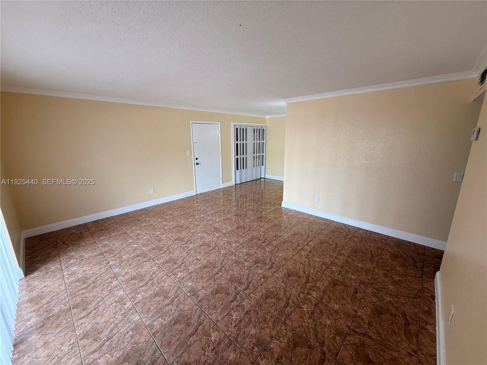 For Rent: $1,950 (2 beds, 1 baths, 780 Square Feet)
