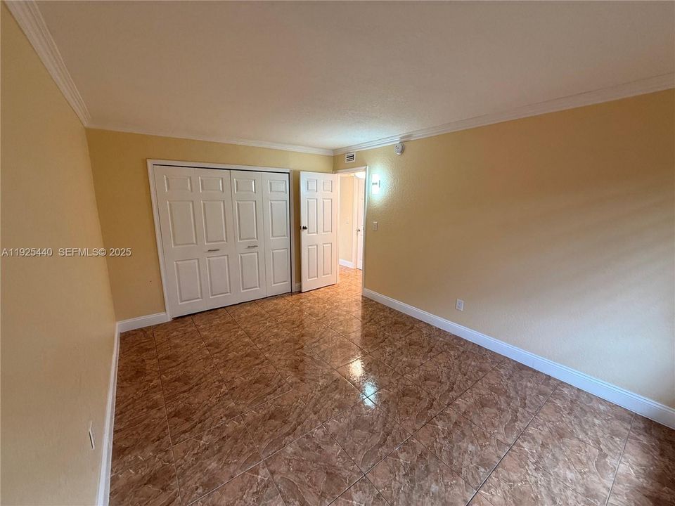 For Rent: $1,950 (2 beds, 1 baths, 780 Square Feet)
