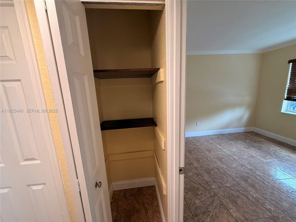 For Rent: $1,950 (2 beds, 1 baths, 780 Square Feet)