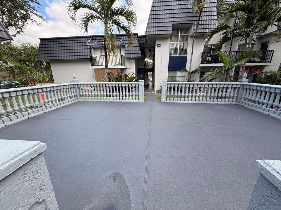 For Rent: $1,950 (2 beds, 1 baths, 780 Square Feet)