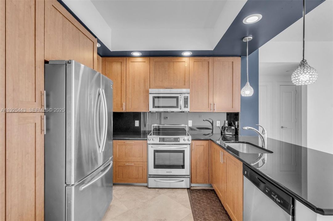 For Sale: $510,000 (2 beds, 2 baths, 1072 Square Feet)