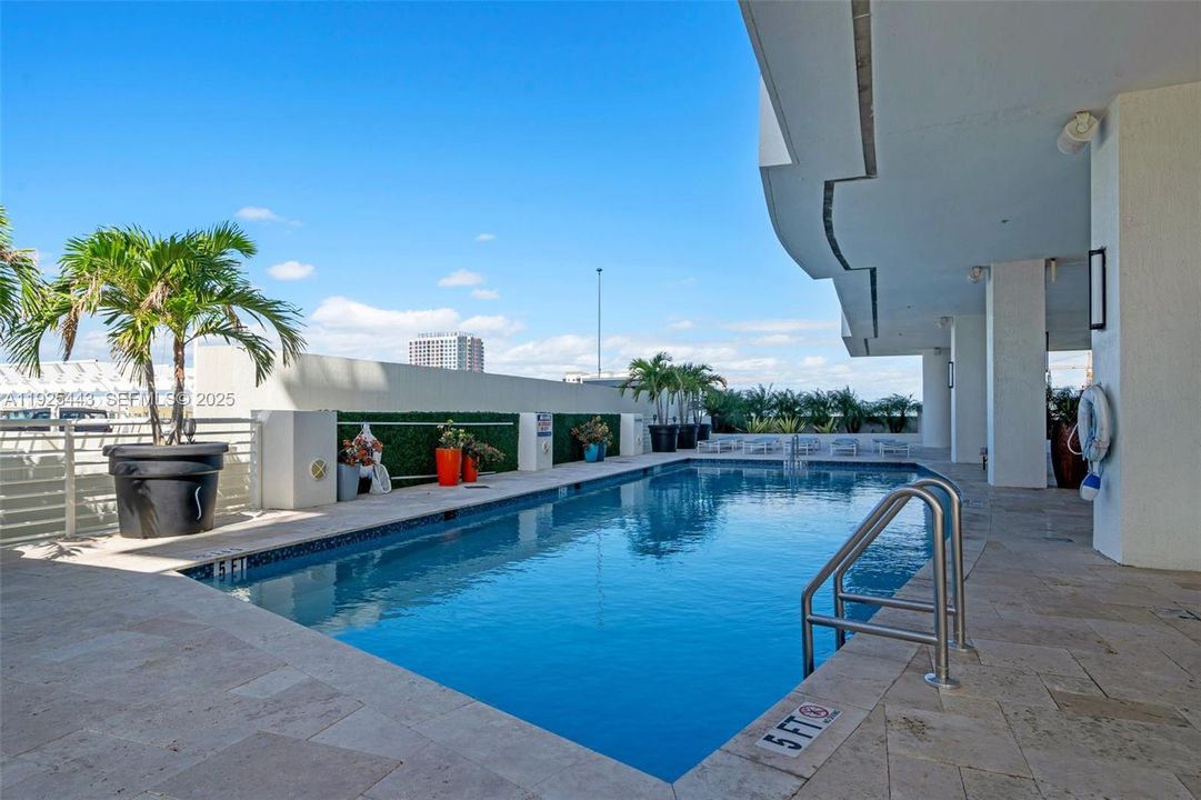 For Sale: $510,000 (2 beds, 2 baths, 1072 Square Feet)