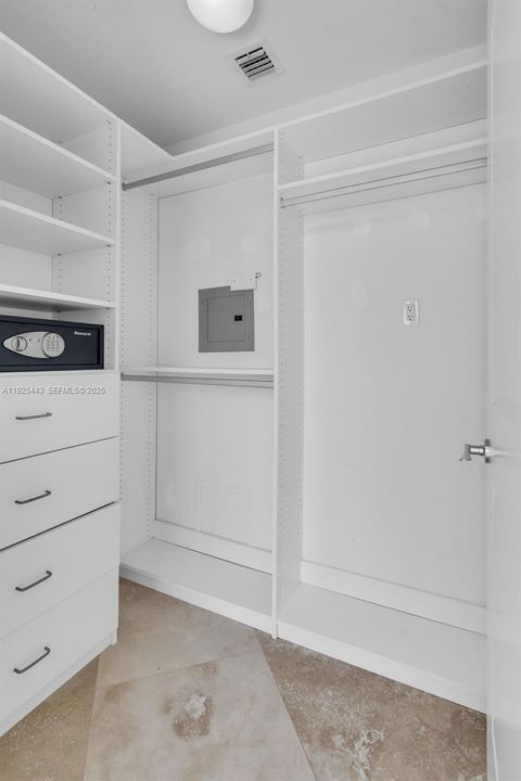 For Sale: $510,000 (2 beds, 2 baths, 1072 Square Feet)