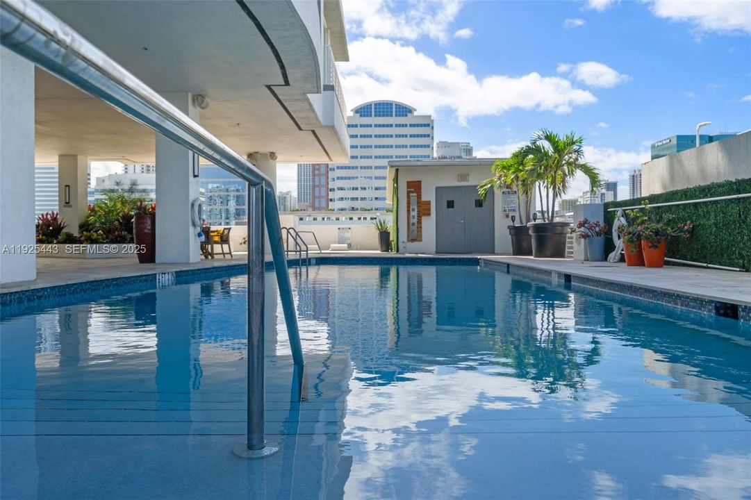 For Sale: $510,000 (2 beds, 2 baths, 1072 Square Feet)