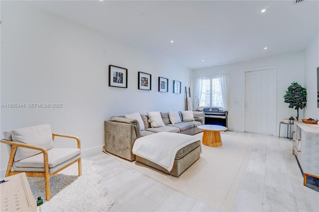 For Sale: $545,000 (3 beds, 2 baths, 1758 Square Feet)