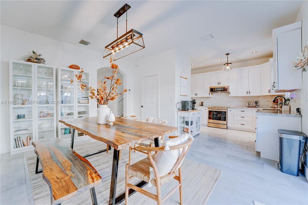 For Sale: $545,000 (3 beds, 2 baths, 1758 Square Feet)