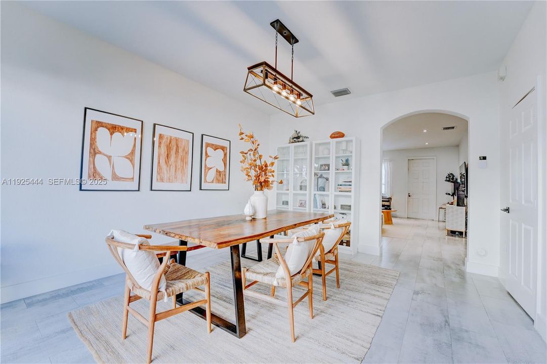 For Sale: $545,000 (3 beds, 2 baths, 1758 Square Feet)