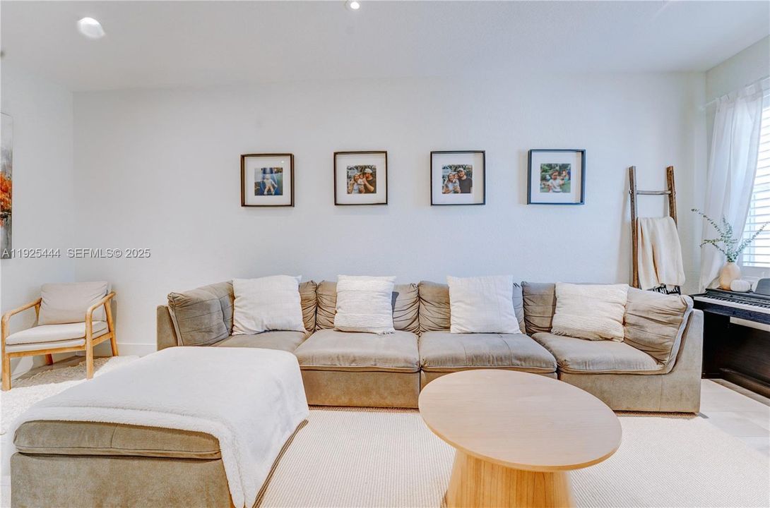 For Sale: $545,000 (3 beds, 2 baths, 1758 Square Feet)