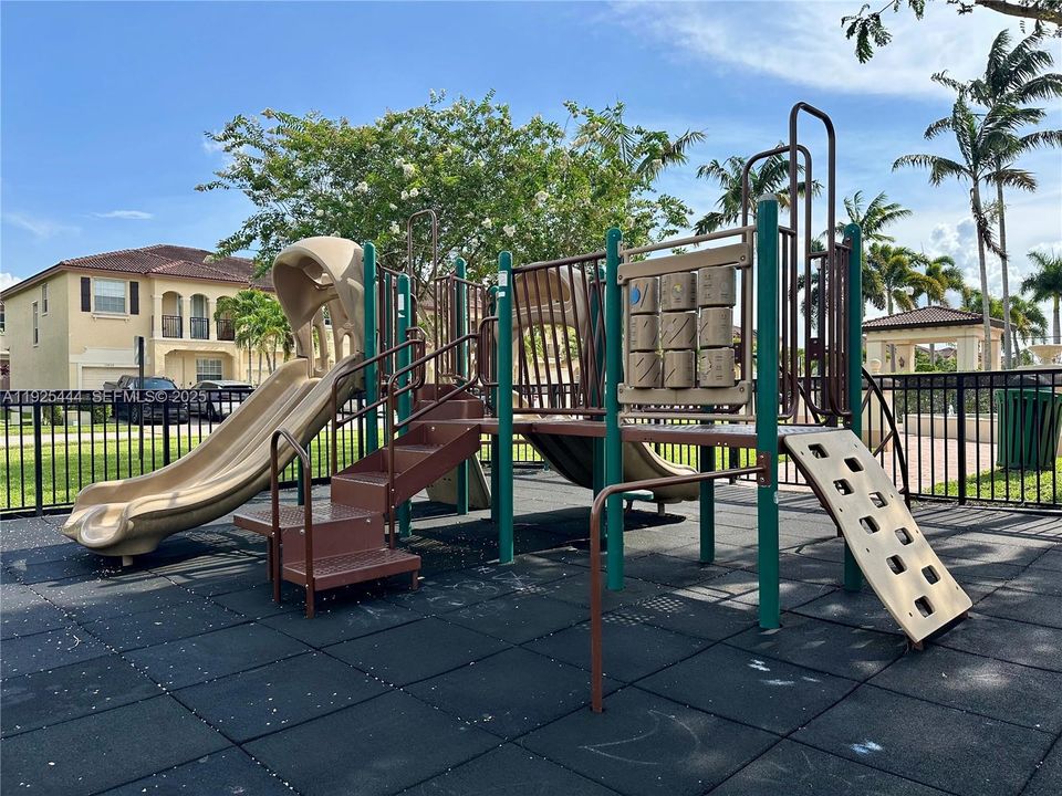 For Sale: $545,000 (3 beds, 2 baths, 1758 Square Feet)