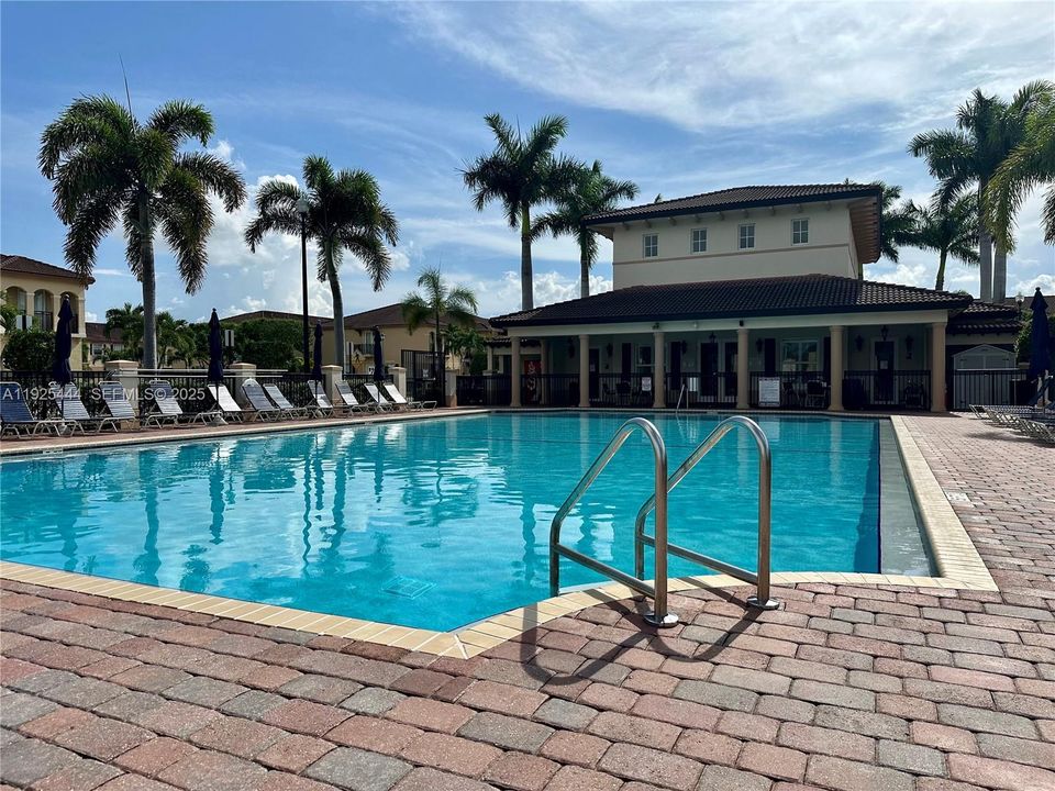 For Sale: $545,000 (3 beds, 2 baths, 1758 Square Feet)