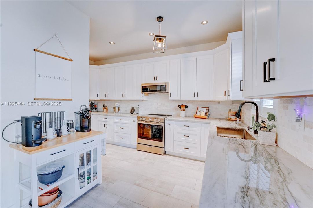 For Sale: $545,000 (3 beds, 2 baths, 1758 Square Feet)