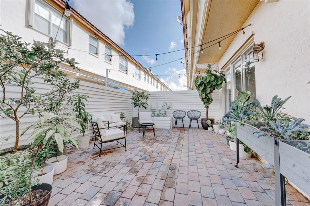 For Sale: $545,000 (3 beds, 2 baths, 1758 Square Feet)