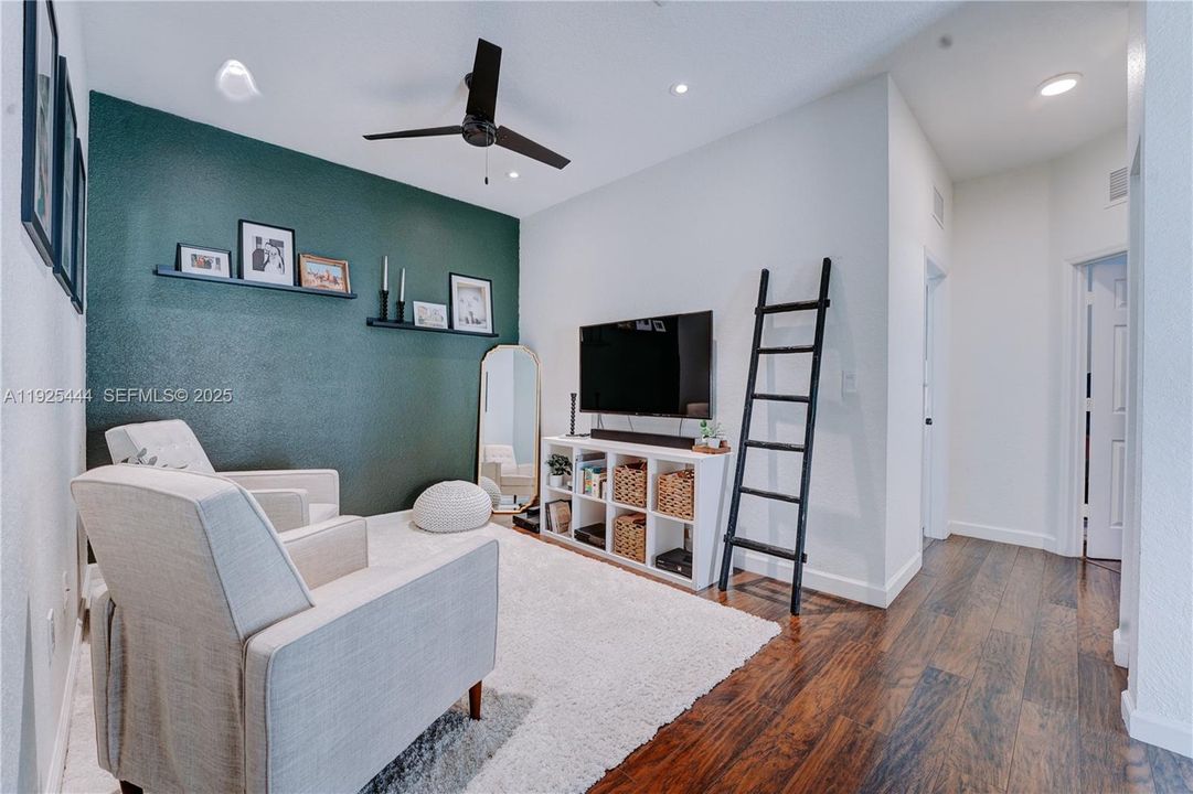 For Sale: $545,000 (3 beds, 2 baths, 1758 Square Feet)