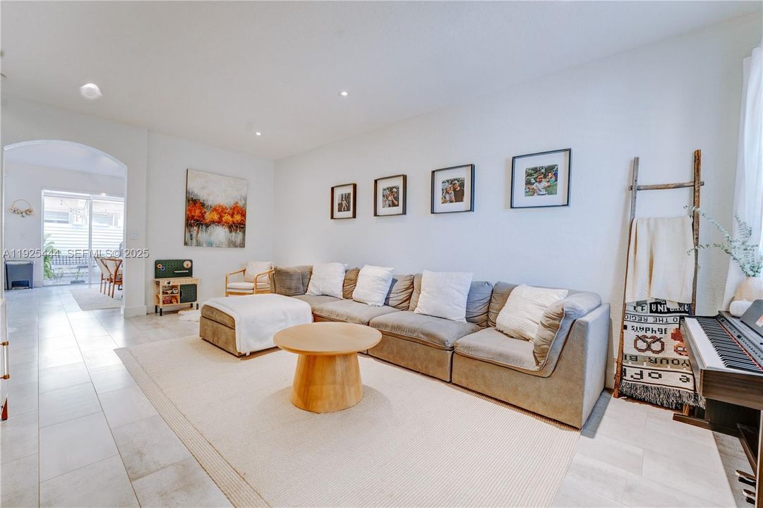 For Sale: $545,000 (3 beds, 2 baths, 1758 Square Feet)