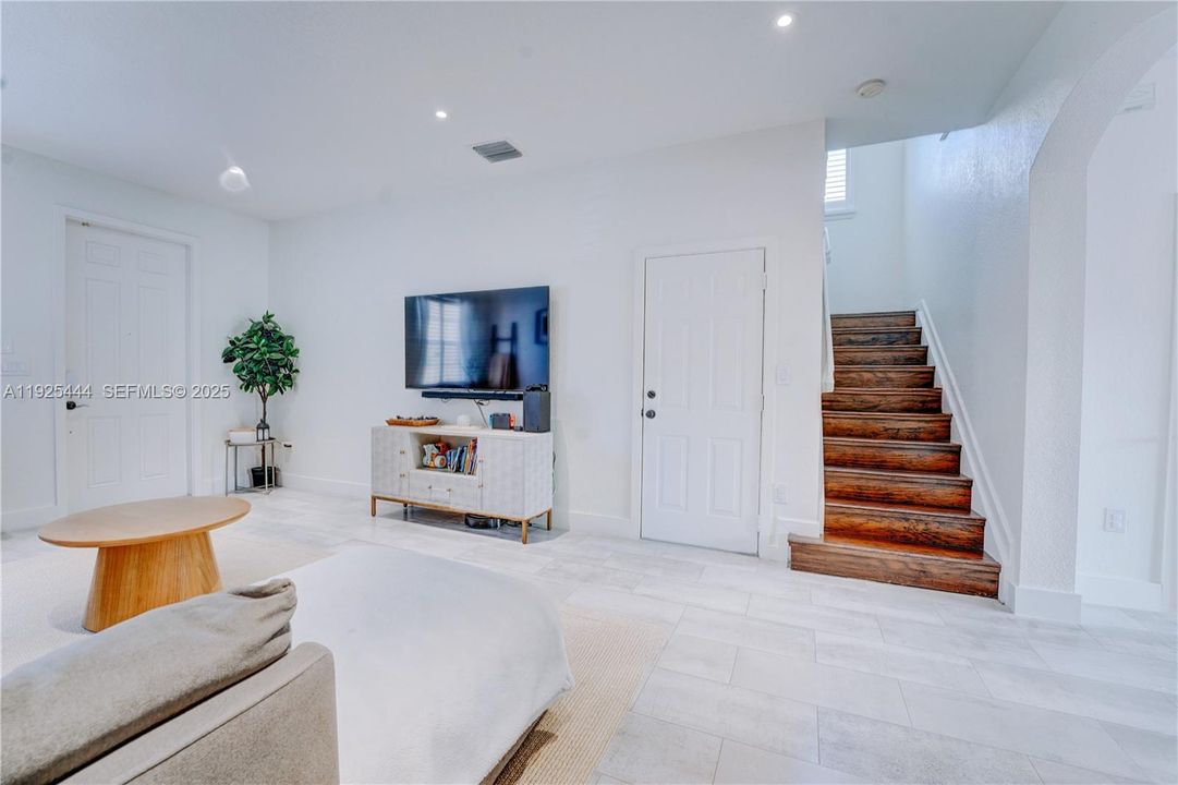 For Sale: $545,000 (3 beds, 2 baths, 1758 Square Feet)