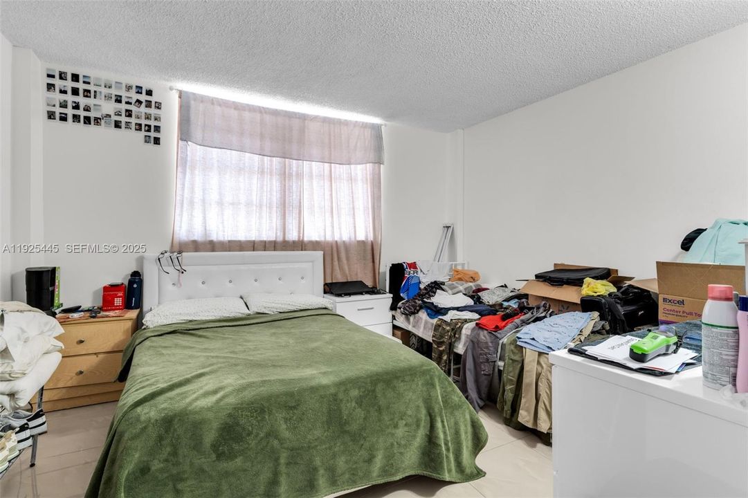 На продажу: $240,000 (3 спален, 2 ванн, 1166 Квадратных фут)