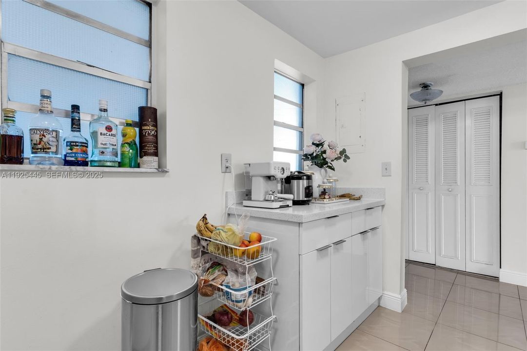 На продажу: $240,000 (3 спален, 2 ванн, 1166 Квадратных фут)