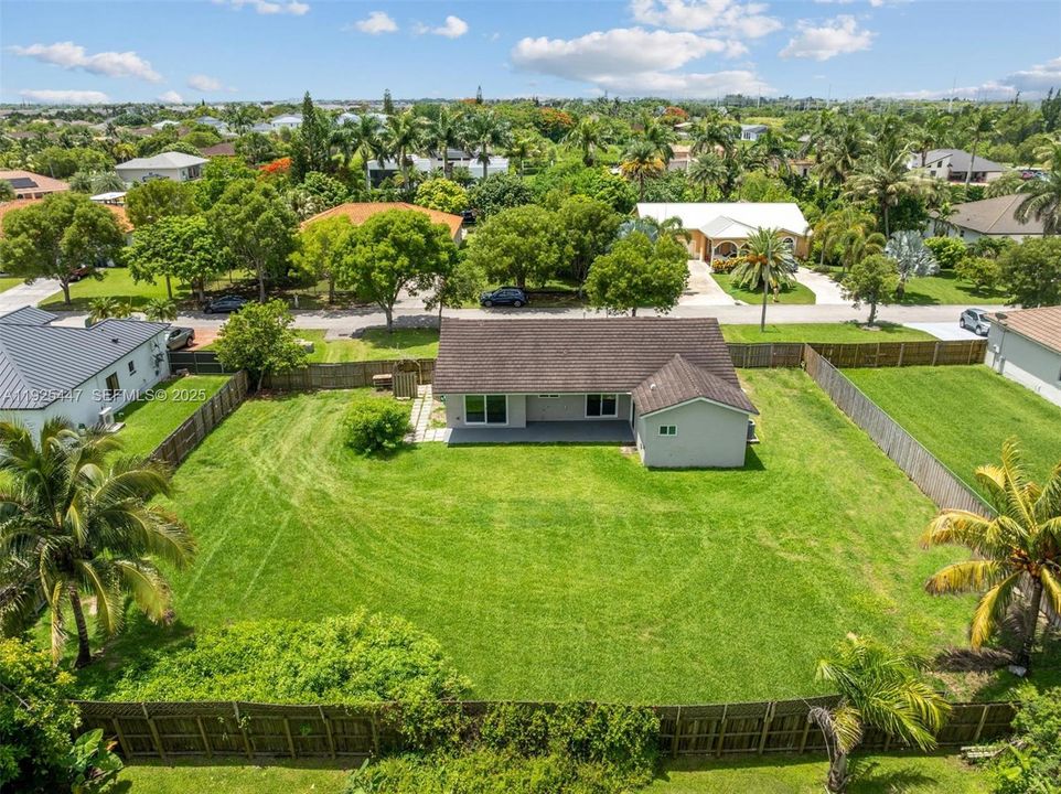 На продажу: $684,900 (4 спален, 2 ванн, 1633 Квадратных фут)