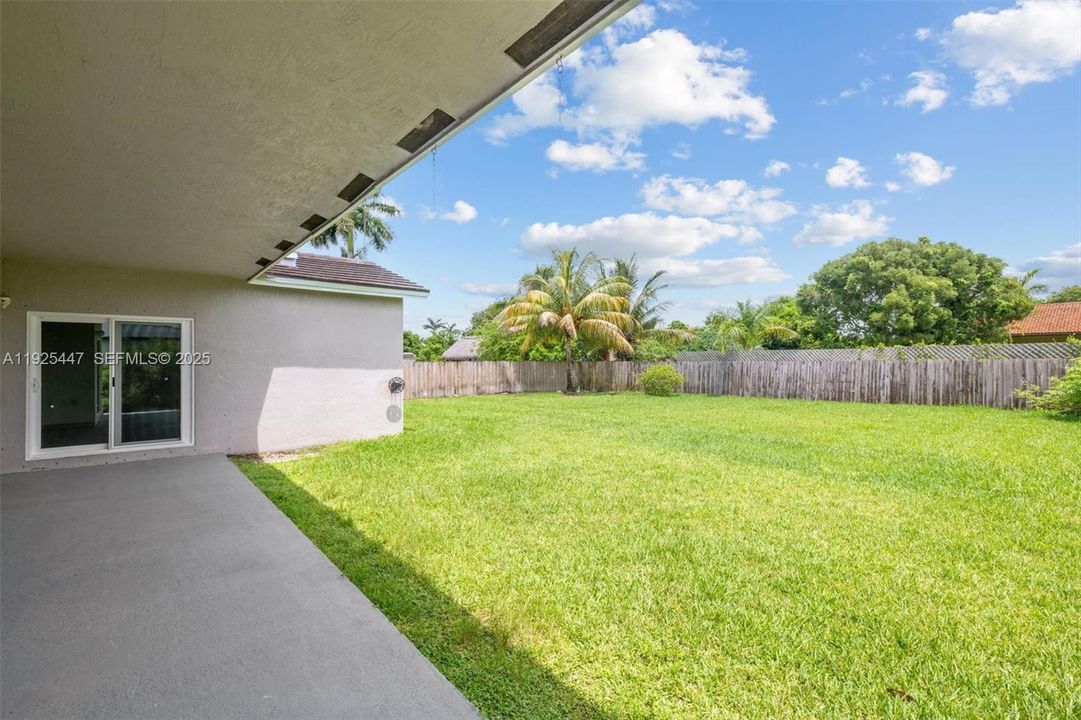 На продажу: $684,900 (4 спален, 2 ванн, 1633 Квадратных фут)