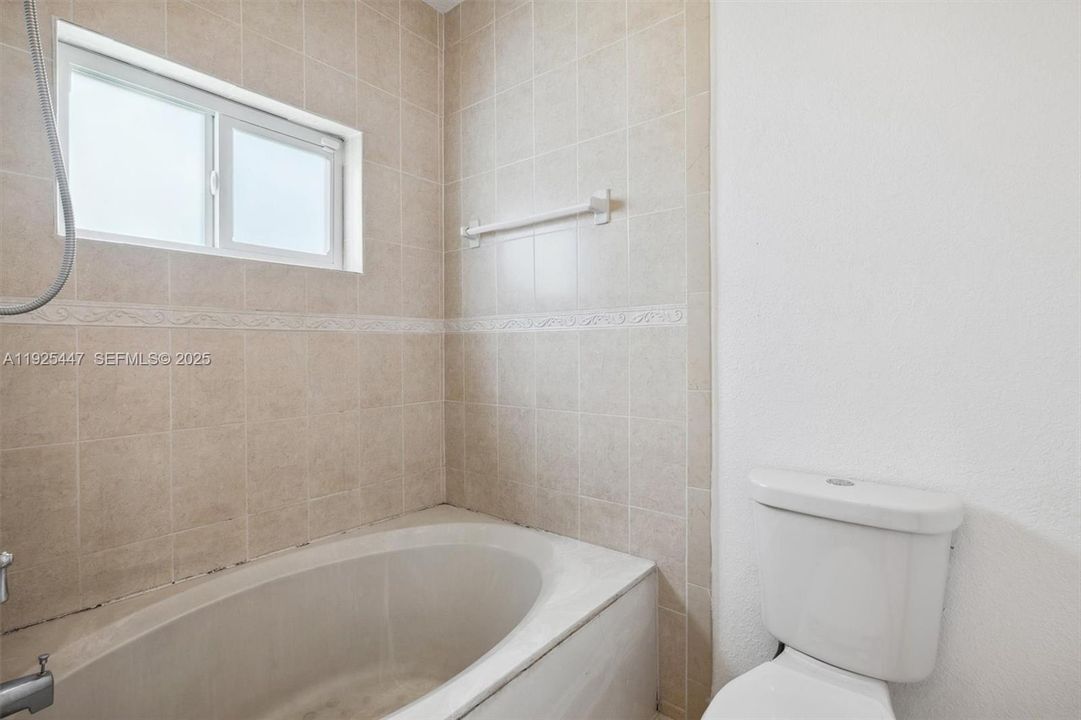 На продажу: $684,900 (4 спален, 2 ванн, 1633 Квадратных фут)