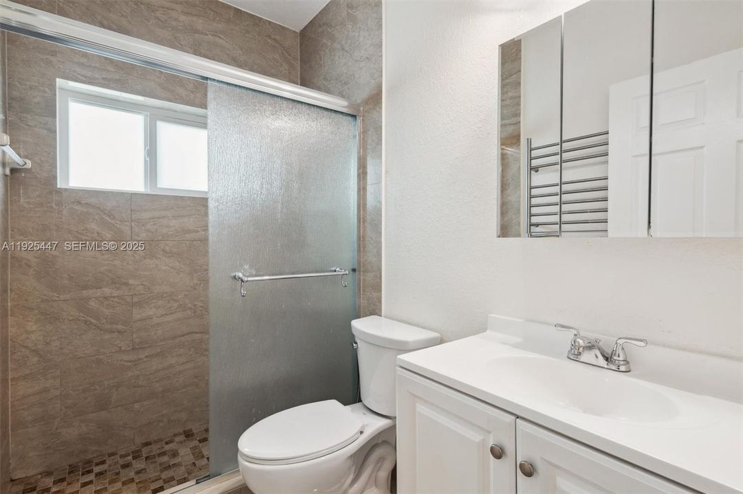 На продажу: $684,900 (4 спален, 2 ванн, 1633 Квадратных фут)