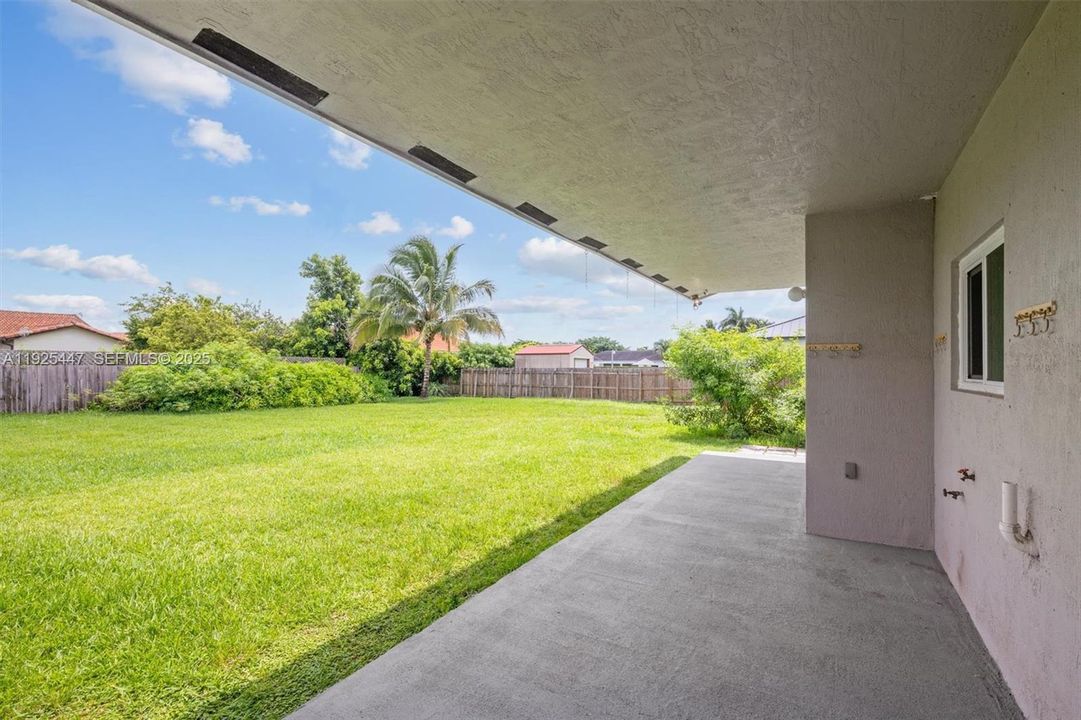 На продажу: $684,900 (4 спален, 2 ванн, 1633 Квадратных фут)