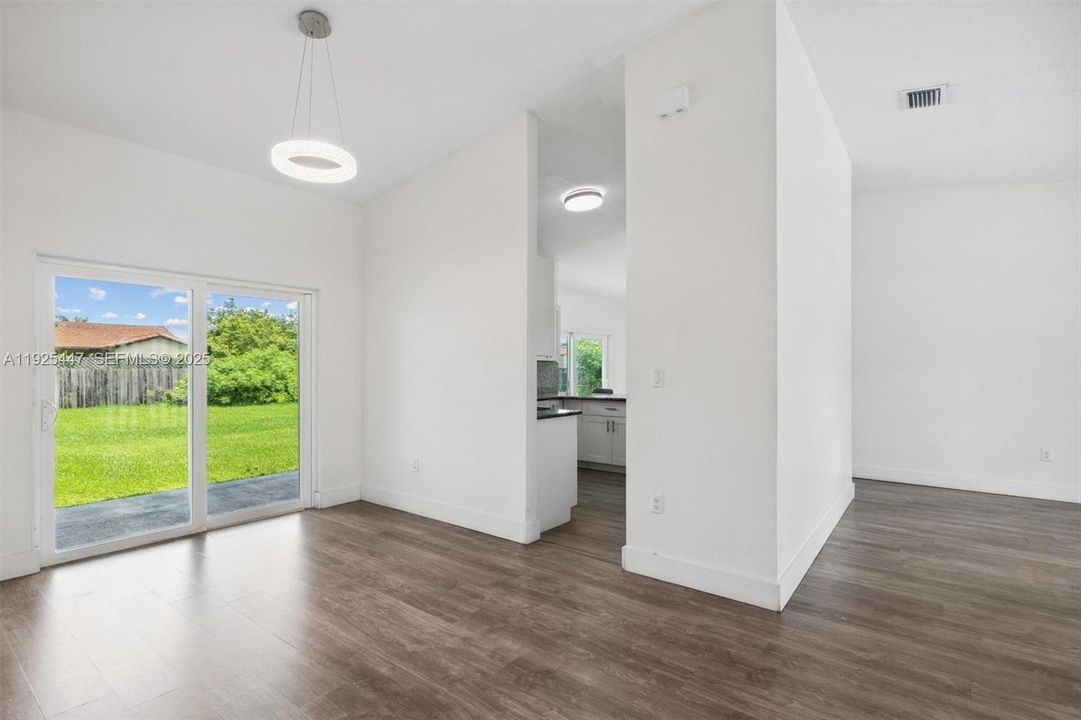 На продажу: $684,900 (4 спален, 2 ванн, 1633 Квадратных фут)