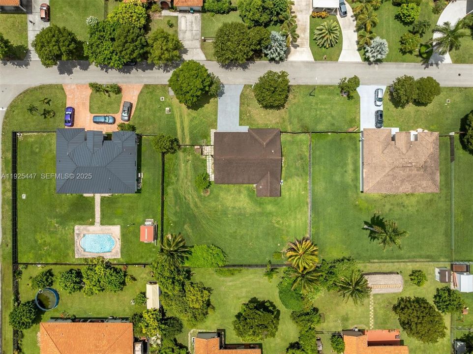 На продажу: $684,900 (4 спален, 2 ванн, 1633 Квадратных фут)