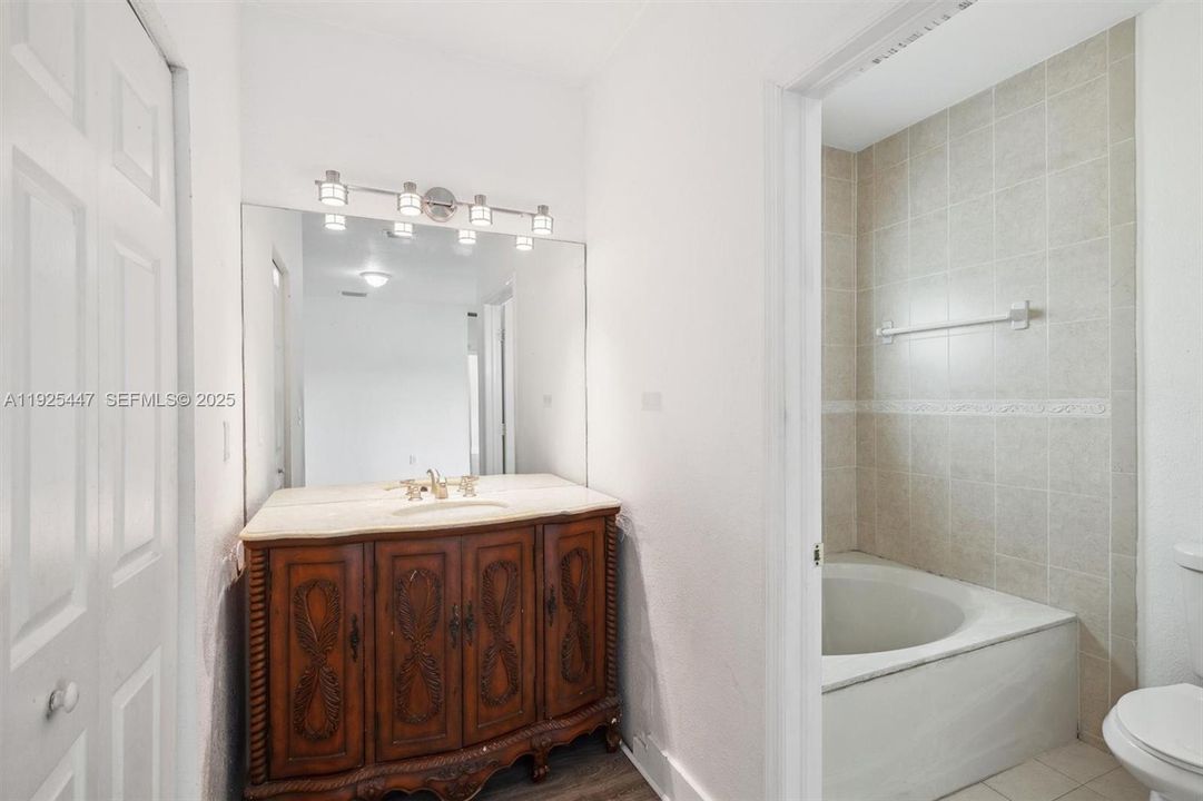 На продажу: $684,900 (4 спален, 2 ванн, 1633 Квадратных фут)