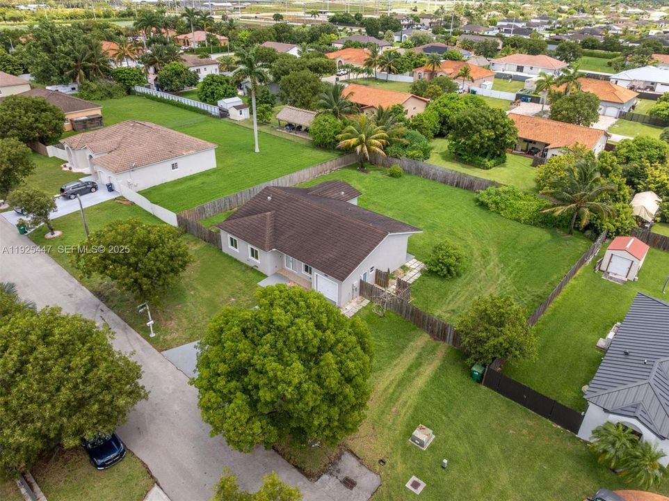 На продажу: $684,900 (4 спален, 2 ванн, 1633 Квадратных фут)