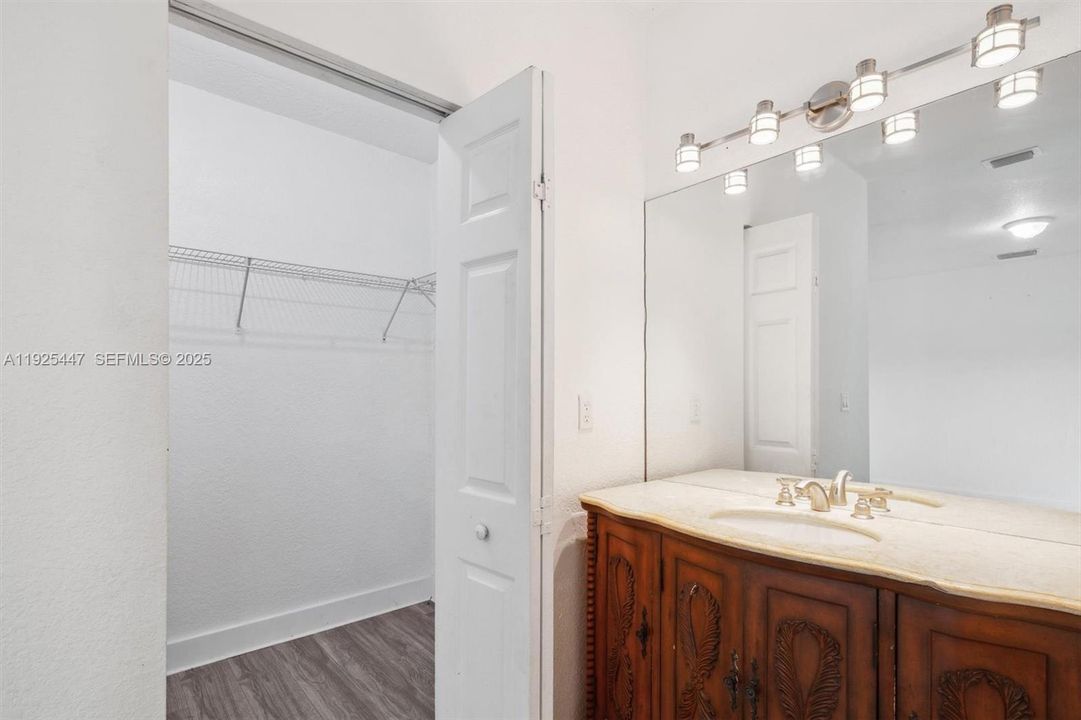 На продажу: $684,900 (4 спален, 2 ванн, 1633 Квадратных фут)