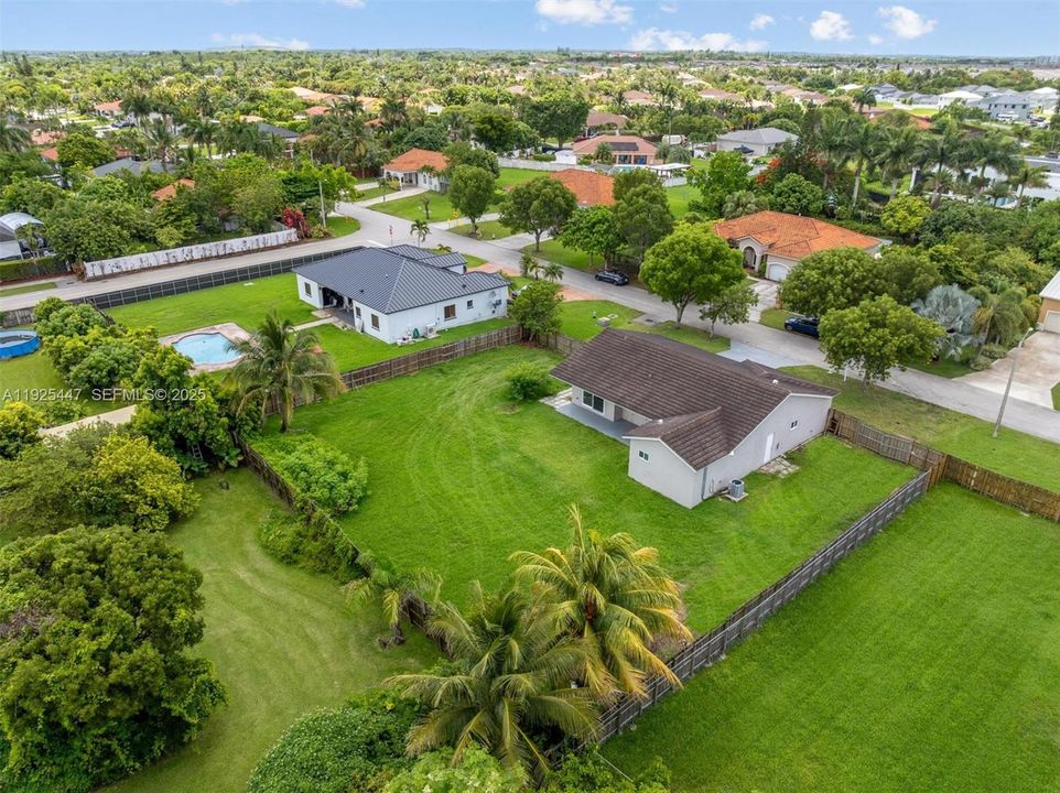 На продажу: $684,900 (4 спален, 2 ванн, 1633 Квадратных фут)