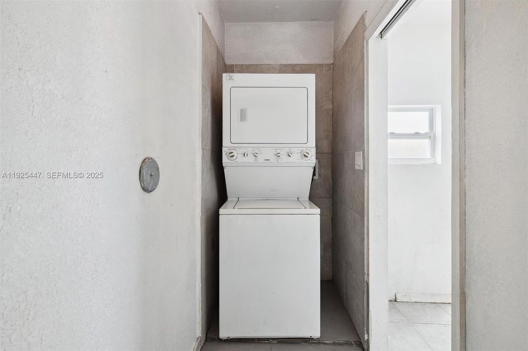 На продажу: $684,900 (4 спален, 2 ванн, 1633 Квадратных фут)