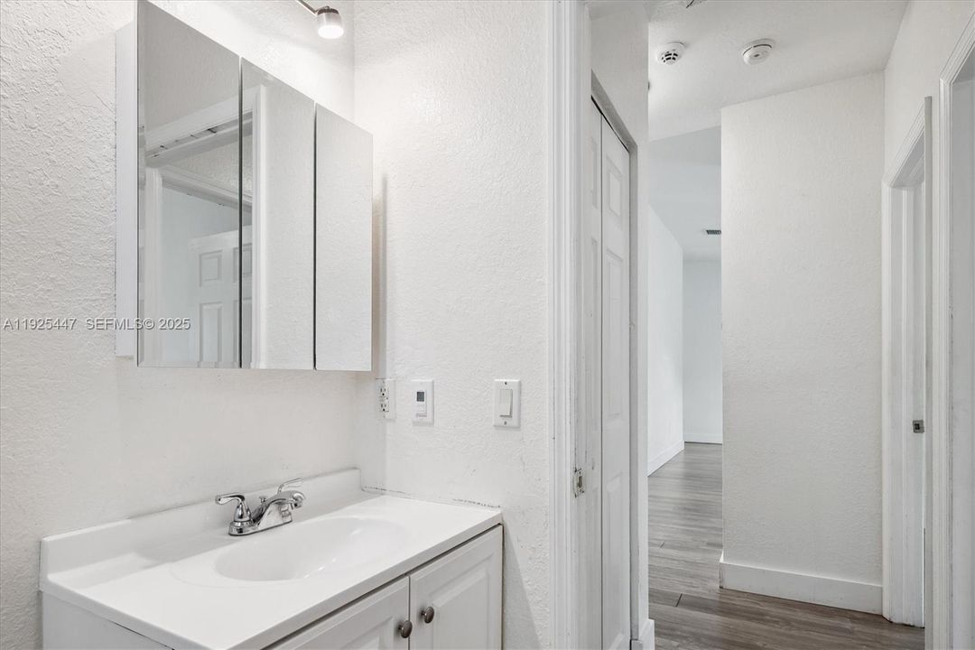 На продажу: $684,900 (4 спален, 2 ванн, 1633 Квадратных фут)