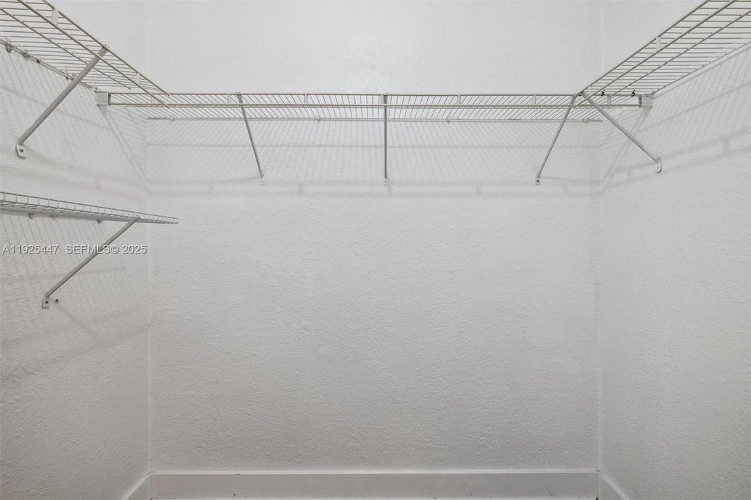 На продажу: $684,900 (4 спален, 2 ванн, 1633 Квадратных фут)